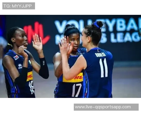 意大利女排奥运冠军埃格努亲临国米与劳塔罗互换球衣展现体育精神 意大利女排奥运冠军埃格努亲临国米与劳塔罗互换球衣展现体育精神