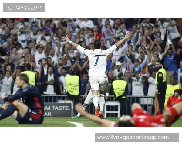 C罗社交媒体分享庆祝照片喜迎950球里程碑助力球队获胜的喜悦 C罗社交媒体分享庆祝照片喜迎950球里程碑助力球队获胜的喜悦