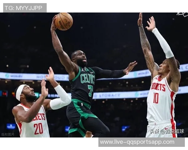 杰伦布朗半场火力全开15投10中狂砍24分3篮板3助攻展现超强实力