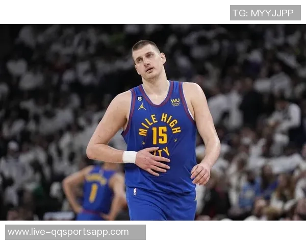 约基奇首节全力以赴对决戈贝尔5投全中砍下13分5篮板3助攻 约基奇首节全力以赴对决戈贝尔5投全中砍下13分5篮板3助攻