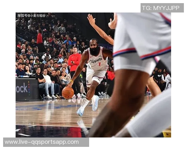 克莱复苏状态回暖表现出色10投5中斩获15分5篮板3三分球